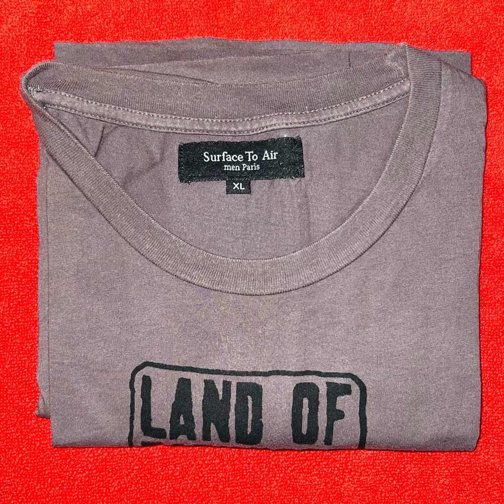 Gray graphic tee